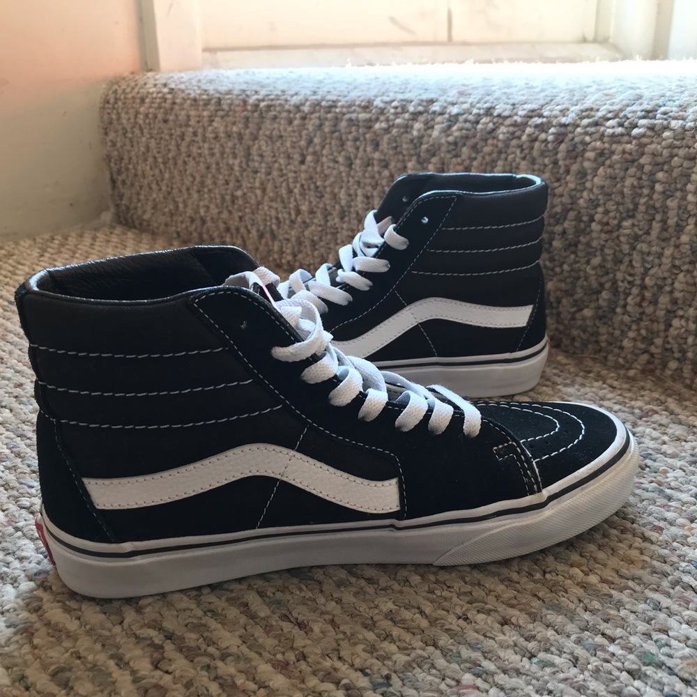 Unisex Sk8-Hi Black and White Vans